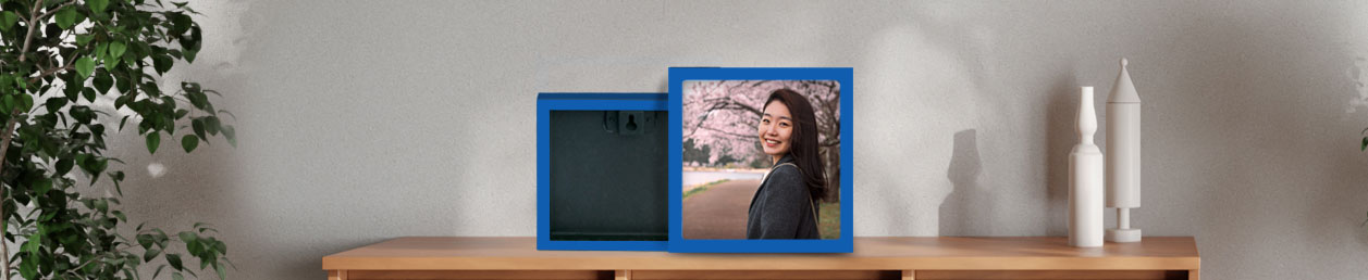 Conveniently customizable table photo frame for easy personalization and ordering