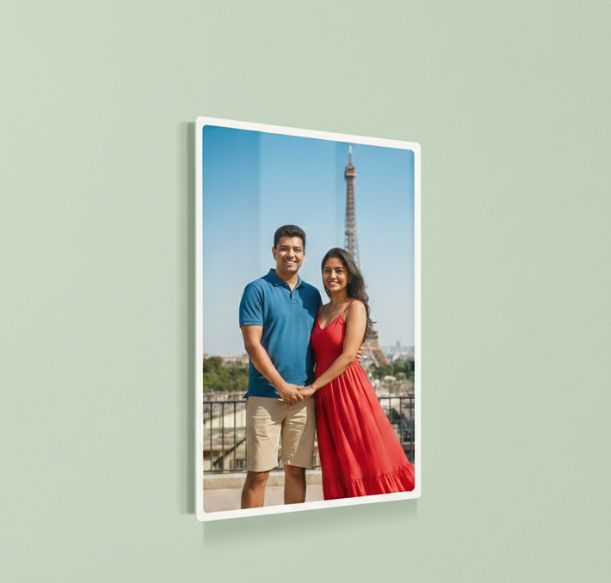 Durable acrylic photo frame with excellent acrylic frame