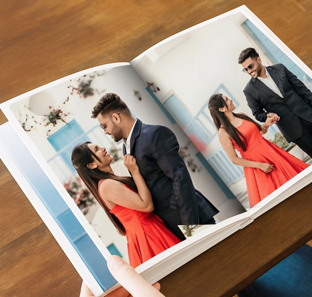 Different sizes of couple wedding photo albums for personalization 